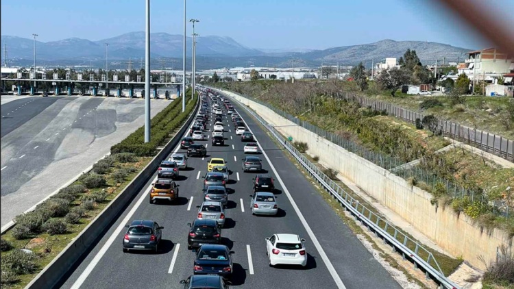 Κίνηση τώρα: Με χαμηλές ταχύτητες στην Αθηνών - Κορίνθου  η επιστροφή των εκδρομέων