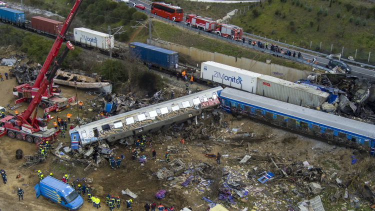 Ξεκίνησε η δίκη δύο ελεγκτών της σύμβασης 717: 42 συγγενείς δήλωσαν παράσταση προς υποστήριξη της κατηγορίας, δεν θα παρασταθεί στη δίκη το Δημόσιο
