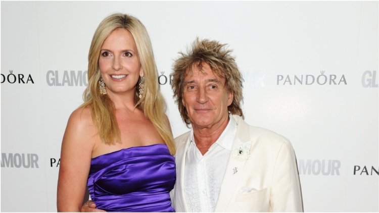 Πένι Λάνκαστερ για την ερωτική της ζωή με τον Ροντ Στιούαρτ μετά από 26 χρόνια γάμου: Το παρακάνουμε με τον ρομαντισμό