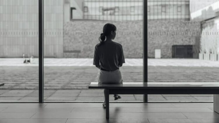 «Είμαι 33 ετών, χωρίς σχέση και φοβάμαι ότι δεν θα βρω ποτέ την αληθινή αγάπη»