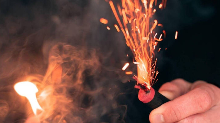 Χειρουργείται ο 17χρονος στην Πτολεμαΐδα μετά την έκρηξη κροτίδας στο χέρι του, τραυματίστηκε σε τρία δάχτυλα
