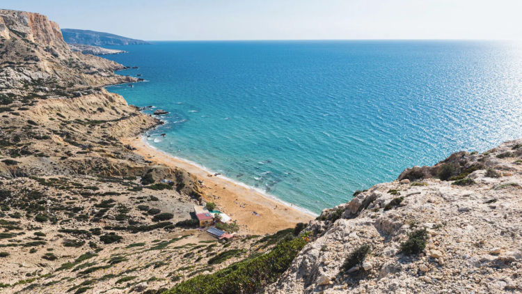 Η Κόκκινη Άμμος στα Μάταλα φιγουράρει ανάμεσα στις 25 κορυφαίες παραλίες γυμνιστών στον κόσμο