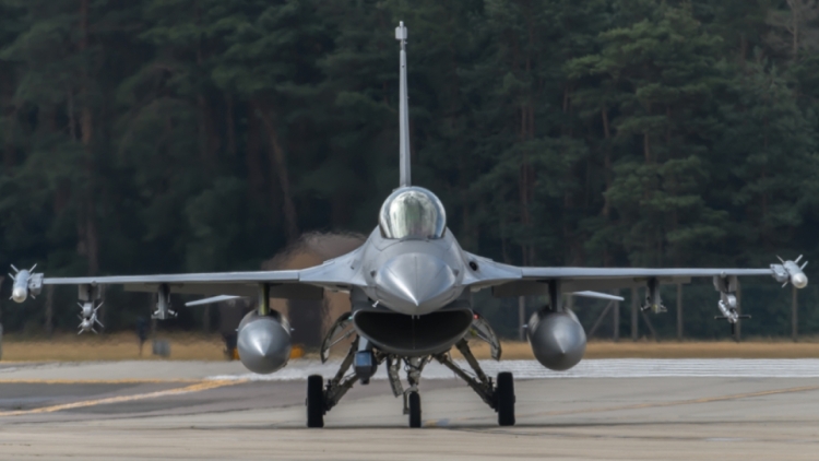 Παραιτήθηκε ο υπουργός Άμυνας του Περού μετά την αναβολή αγοράς αεροσκαφών F-16