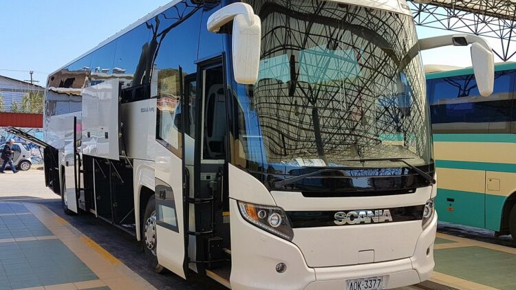 ΚΤΕΛ προσέκρουσε σε προστατευτικές μπάρες στο Αγρίνιο, «αποκοιμήθηκε στο τιμόνι ο οδηγός», καταγγέλλει μητέρα επιβάτιδος