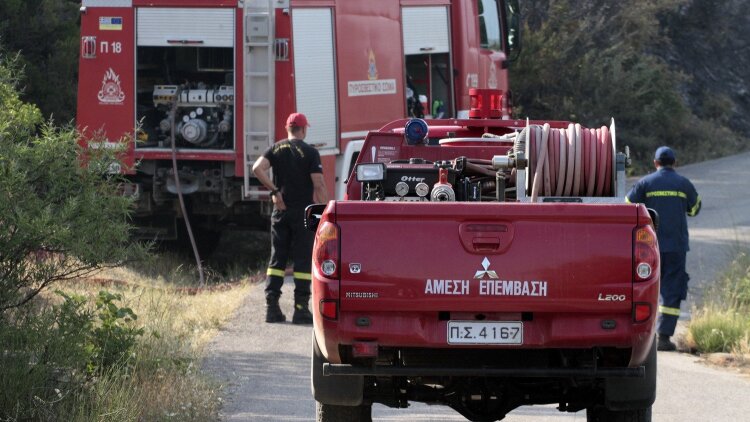 Φωτιά στον Μαραθόκαμπο Σάμου, επιχειρεί ένα ελικόπτερο