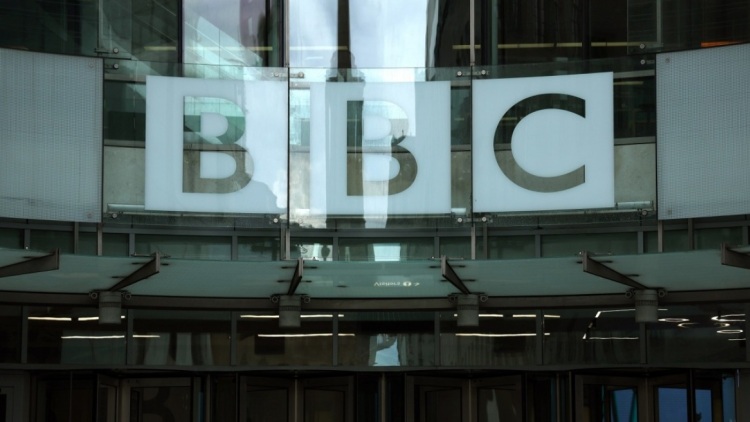 Το BBC θα καταργήσει 550 θέσεις εργασίας έως τον Μάρτιο του 2027