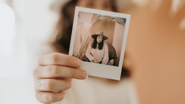 Το στρατηγικό λάθος που κάνουμε όταν προσπαθούμε να προωθήσουμε το «προσωπικό μας brand», σύμφωνα με την ειδικό