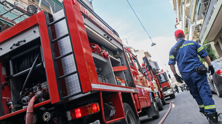 Φωτιά σε διαμέρισμα στου Γκύζη,  μεγάλη κινητοποίηση της Πυροσβεστικής
