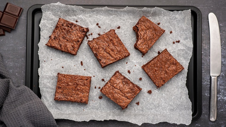 Θεϊκά brownies με έξτρα δόσεις σοκολάτας γρήγορα και εύκολα στο air fryer