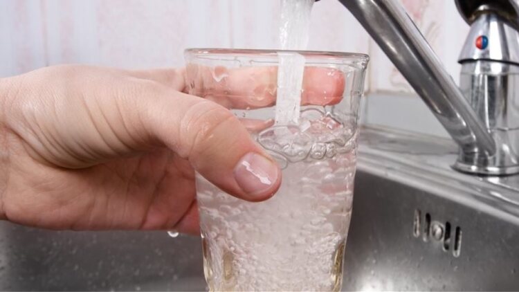 Ακατάλληλο για όλες τις χρήσεις το νερό στην Αίγινα, τι έδειξαν οι αναλύσεις
