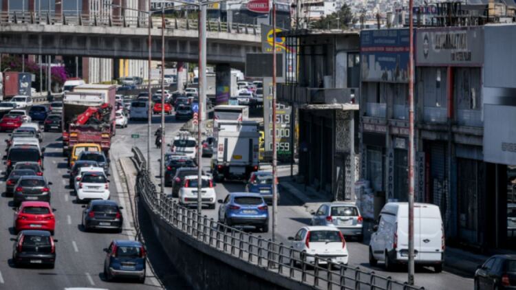 Κίνηση τώρα στην Αττική, μποτιλιάρισμα στον Κηφισό και τροχαίο στον Άλιμο
