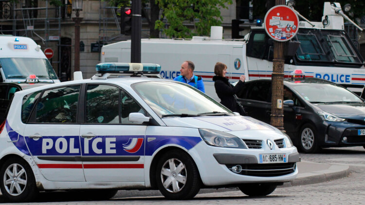 Πρωτοφανής υπόθεση στη Γαλλία: Πανομοιότυποι δίδυμοι που κατηγορούνται για διπλή δολοφονία δεν μπορούν να ταυτοποιηθούν 