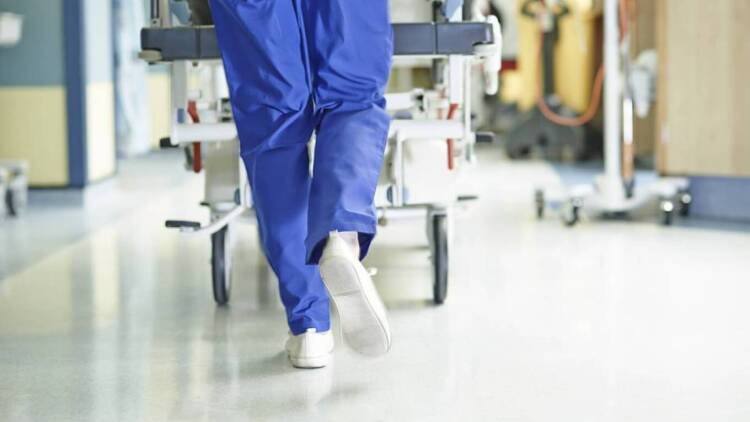 Επεκτείνεται για έναν ακόμη χρόνο το πρόγραμμα απασχόλησης 500 τραυματιοφορέων