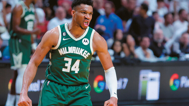 Σαμς Σαράνια: Οι Μπακς ενημέρωσαν ότι δεν προτίθενται να κάνουν ανταλλαγή τον Αντετοκούνμπο