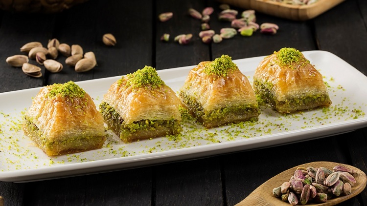 Φιστίκια: πώς απογειώνουν τα γλυκά και τα φαγητά μας σε 19 συνταγές