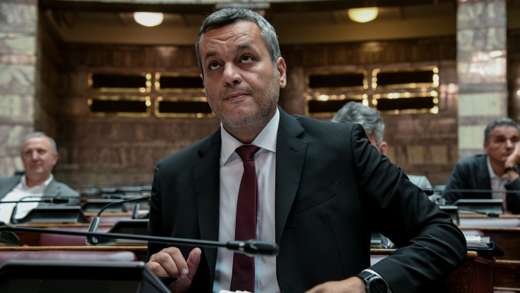 Ο Χάρης Μαμουλάκης παραιτείται από τον ΣΥΡΙΖΑ και οδεύει προς Τσίπρα: Βαριές φανέλες, μεταγραφές και οι παλιοί... ξανάρχονται στην ΕΛΑΣ