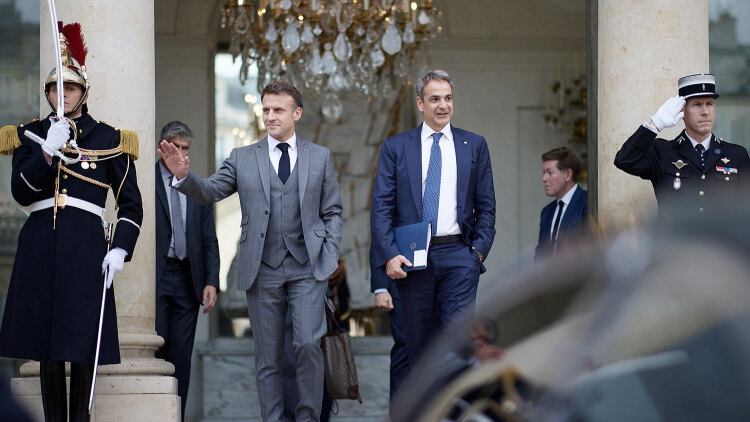 Le Monde: «Απροσδόκητη ωφέλεια» για τη Γαλλία η απόφαση της Ελλάδας να αποπληρώσει πρόωρα δάνειο ύψους €1,1 δισ.