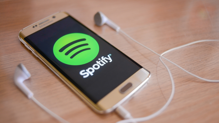 Το Spotify θα αρχίσει να «μαρκάρει» τα τραγούδια που είναι φτιαγμένα από τεχνητή νοημοσύνη