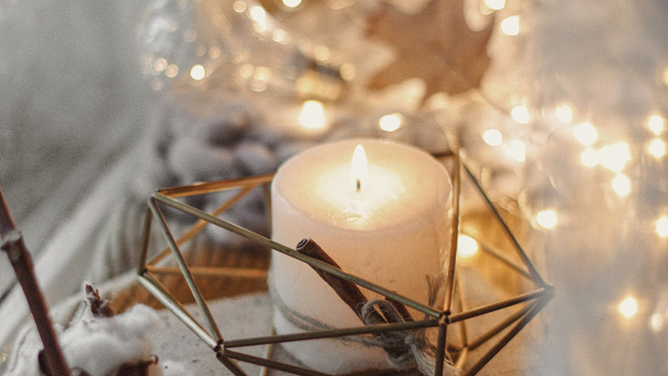 7 κεριά που θα κάνουν το σπίτι να μυρίζει Χριστούγεννα