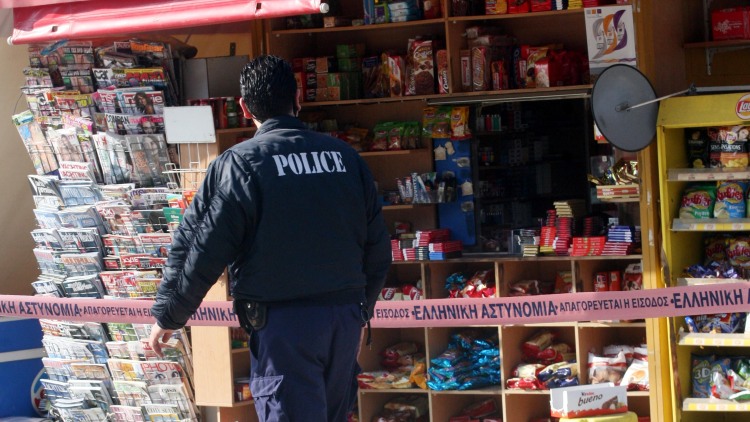Συνελήφθη 40χρονος στην Θεσσαλονίκη που πήγε να «ανοίξει» ξανά ψυγείο περιπτέρου για να κλέψει παγωτά