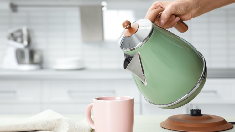 Πώς καθαρίζουμε τον βραστήρα μας σε μόλις 5 λεπτά