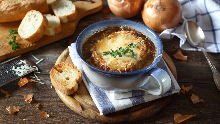 Η γαλλική κρεμμυδόσουπα σε 7 λαχταριστές εκδοχές