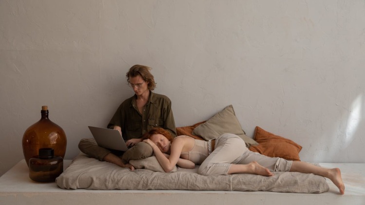 Πώς να μην επενδύετε πολλά συναισθηματικά από την αρχή μιας σχέσης