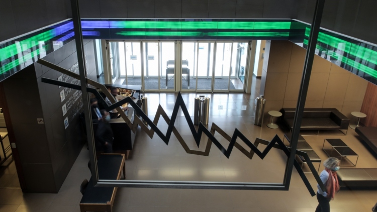 Χρηματιστήριο Αθηνών: Συνεχίστηκε η παλινδρόμηση – Παραβιάστηκαν οι 2.000 μονάδες
