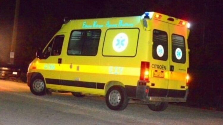 Οικογενειακή τραγωδία στη Λαμία: Μητέρα κρατούσε στην αγκαλιάς της πάνω από ένα 24ωρο τον νεκρό γιο της