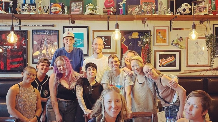 Αυτό είναι το μοναδικό μπαρ στις ΗΠΑ όπου προβάλλονται αποκλειστικά γυναικεία σπορ