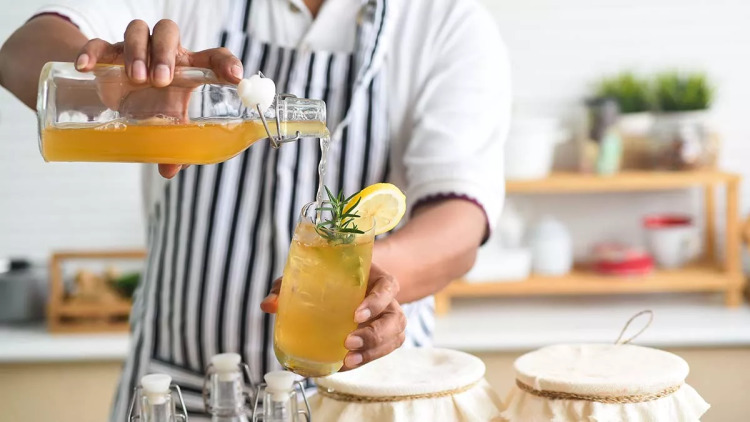 Το «ζωντανό» ρόφημα που ρυθμίζει το μεταβολισμό και διώχνει το λίπος