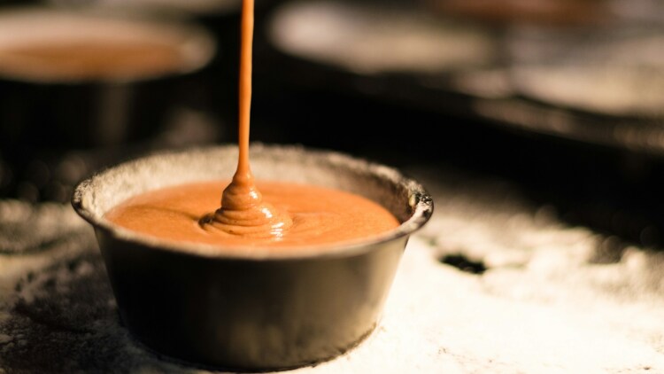 Εύκολη συνταγή για σάλτσα καραμέλας με πολύ ώριμες μπανάνες και ελάχιστη ζάχαρη