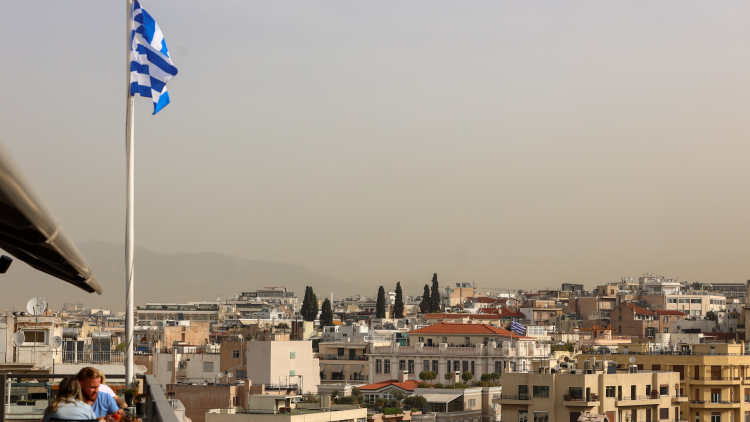 Αφρικανική σκόνη και λασποβροχές στην Αττική - Έντονα φαινόμενα σε Κρήτη και νότια Ελλάδα, μέχρι πότε θα διαρκέσουν