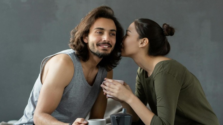 Πώς να κάνετε κάποιον να σας αποκαλύψει τα μυστικά του