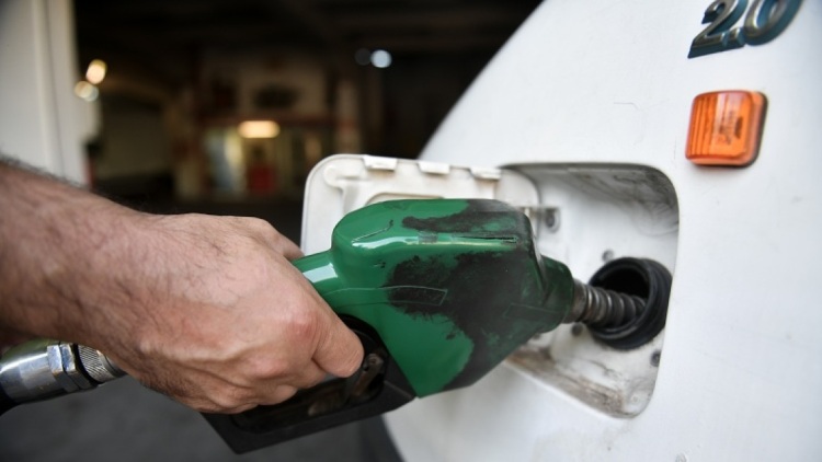 Προς αποκλιμάκωση η ένταση στην αγορά καυσίμων μετά τη συνάντηση Θεοδωρικάκου και πρατηριούχους: Παραμένει το πλαφόν, φρενάρουν οι απεργίες