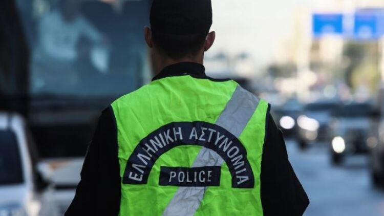 Κλειστές δύο λωρίδες στην Αθηνών-Λαμίας στο ύψος του Αυλώνα από ανατροπή φορτηγού