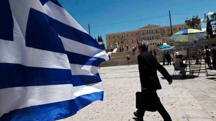 IOBE: Μικρή υποχώρηση του οικονομικού κλίματος τον Απρίλιο, ήπια εξασθένιση της καταναλωτικής εμπιστοσύνης
