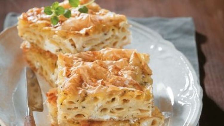 5 λαχταριστές μακαρονόπιτες στο τηγάνι και στον φούρνο