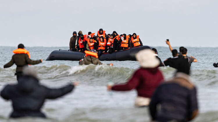 Τουλάχιστον 15 σοροί μεταναστών ξεβράστηκαν σε Σικελία και Καλαβρία 