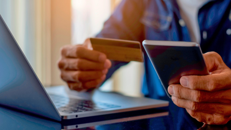 Οκτώ στους 10 Έλληνες κάνουν αγορές από online πλατφόρμες χωρών εκτός ΕΕ όπως Temu και Shein
