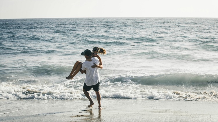 Υπάρχει σωτηρία όταν βαριόμαστε μέσα στον γάμο μας; Τι απαντά μια κλινική ψυχολόγος