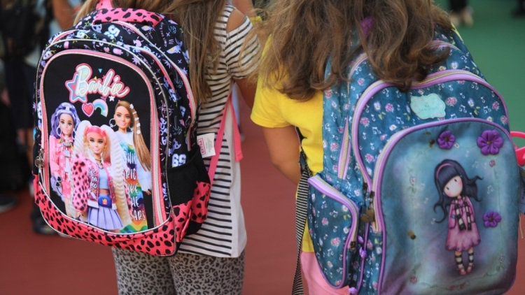 Μαθητές γράφουν διηγήματα στη Λήμνο: Ένα εκπαιδευτικό πρόγραμμα που γίνεται γέφυρα ανάμεσα σε παιδιά και ηλικιωμένους