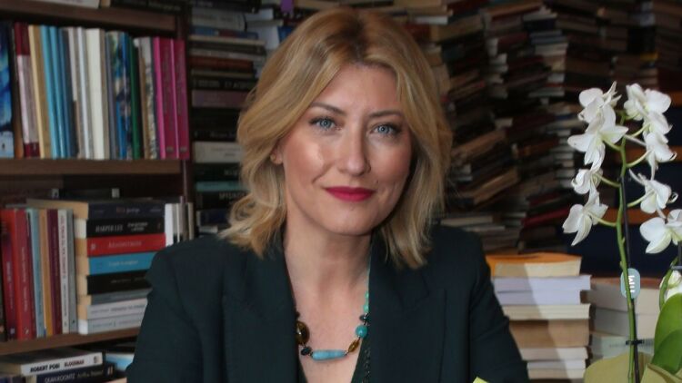 Σία Κοσιώνη: Παραμένει στην εντατική με βαριά πνευμονία, θα νοσηλευτεί για 15 μέρες ακόμη