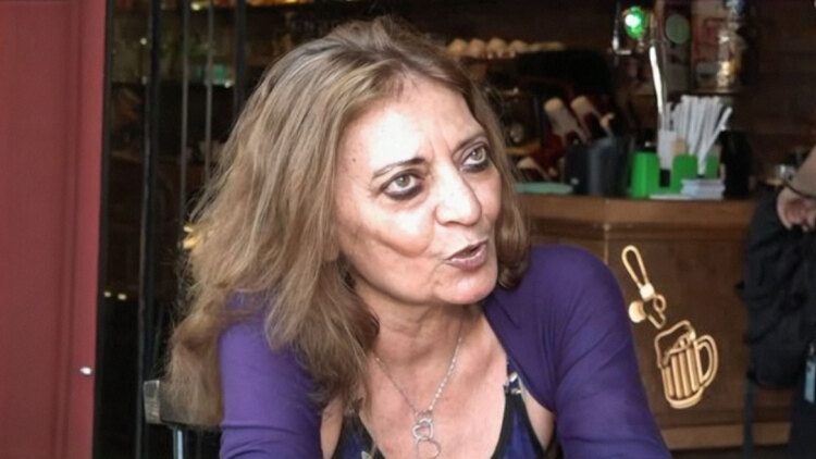 Η κόρη του Ανδρέα Μπάρκουλη απειλεί με μηνύσεις μετά το βίντεο που κυκλοφορεί με τον ηθοποιό: «Δεν πρέπει να σεβόμαστε τους νεκρούς;»