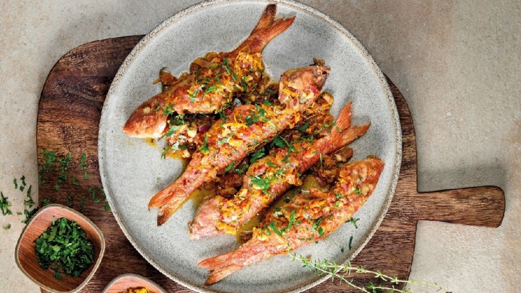 Τηγανητό ψαράκι: 18 συνταγές για τον απόλυτο καλοκαιρινό μεζέ