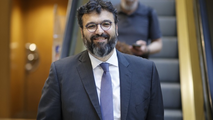 «Πρέπει να διαλυθεί ο ΣΥΡΙΖΑ και η Νέα Αριστερά», λέει ο στενός συνεργάτης του Τσίπρα Γιώργος Βασιλειάδης