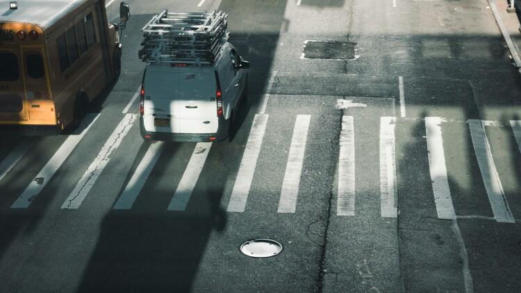 9χρονος κατάφερε να αλλάξει τους κανόνες οδικής ασφάλειας στην πόλη του - Βίντεο