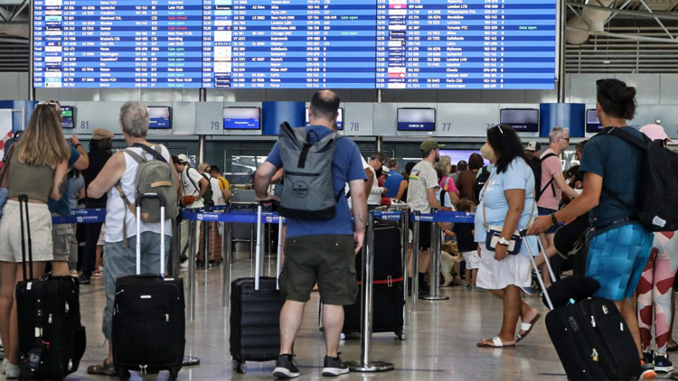 «Ελευθέριος Βενιζέλος»: Αυξημένη κατά 4,5% η επιβατική κίνηση το α' εξάμηνο, διακινήθηκαν σχεδόν 15,75 εκατ. επιβάτες