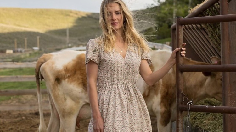 Trad wives: Ποιος αντέχει να ζει μέσα σε μια ψεύτικη ευτυχία; 