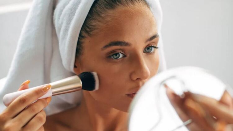 Πώς θα καθαρίσετε αποτελεσματικά τα πινέλα του μακιγιάζ